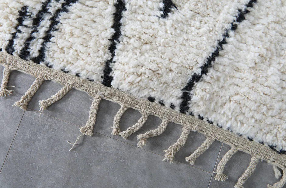 Tapis berbère Kella crème et noir, vue 7 sur 7