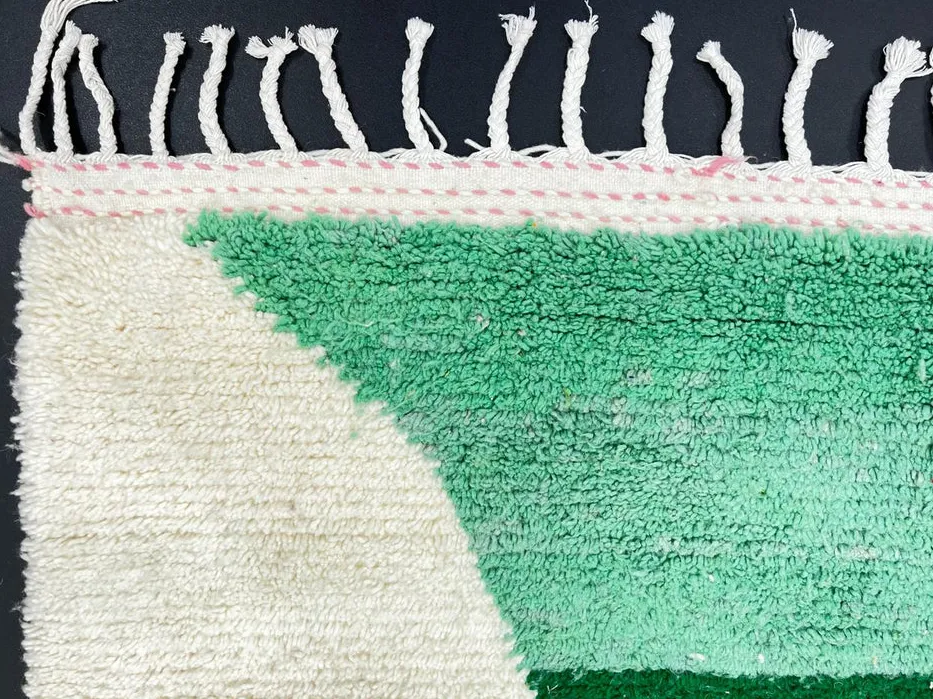 Tapis berbère Kella rose et vert, vue 4 sur 4
