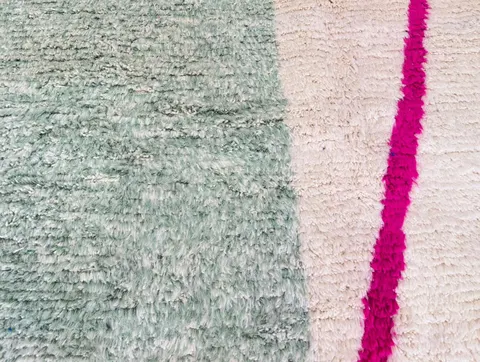 Tapis berbère Ksiba multicolore au dessin abstrait — tapis berbères contemporains