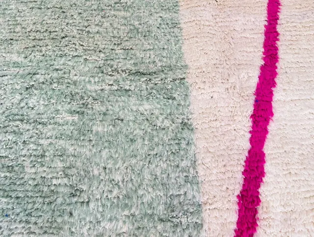 Tapis berbère Ksiba multicolore au dessin abstrait — tapis berbères contemporains