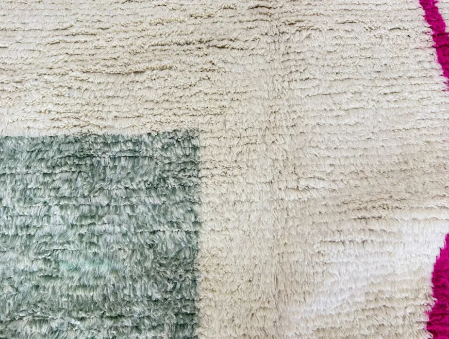 Tapis berbère Ksiba multicolore au dessin abstrait, vue 3 sur 3