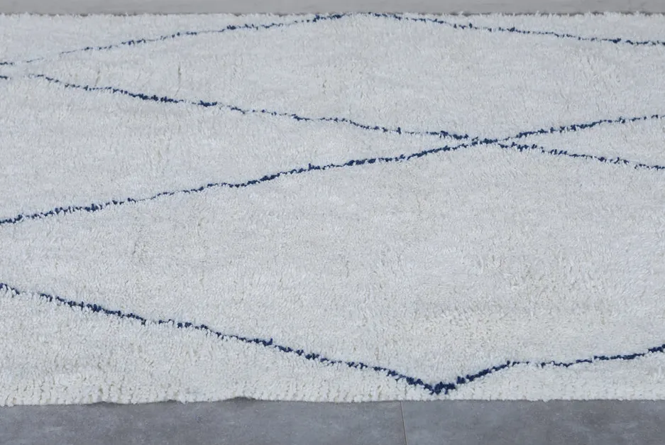 Tapis berbère Loukkos bleu à lignes, vue 5 sur 7