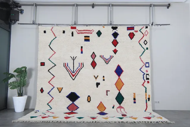 Tapis berbère Lunja crème et multicolore aux motifs géométriques — tapis berbères contemporains