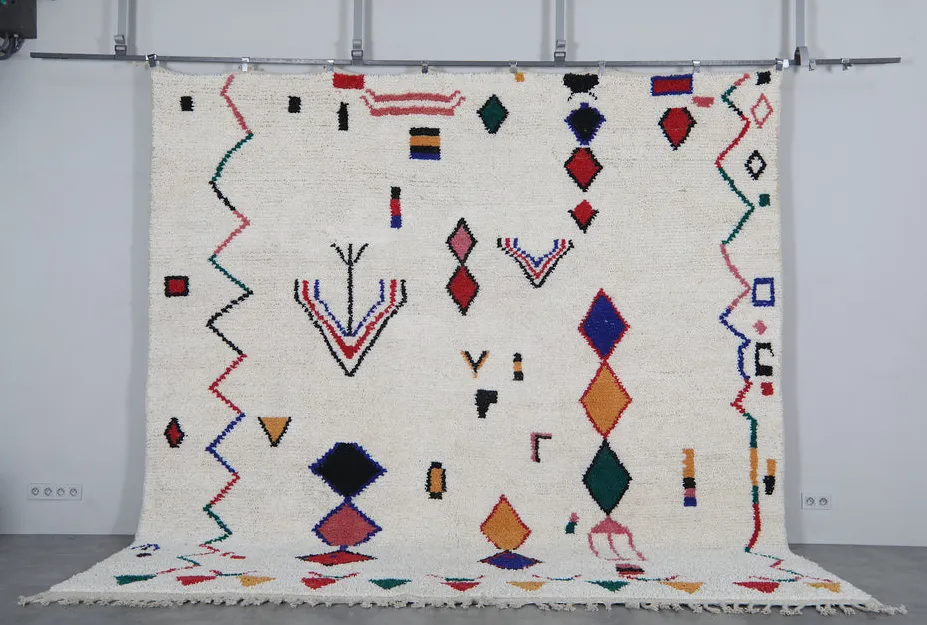 Tapis berbère Lunja crème et multicolore aux motifs géométriques, vue 3 sur 7