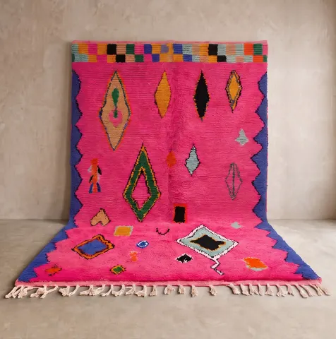 Tapis berbère Lunja rose et multicolore au dessin abstrait — tapis berbères contemporains