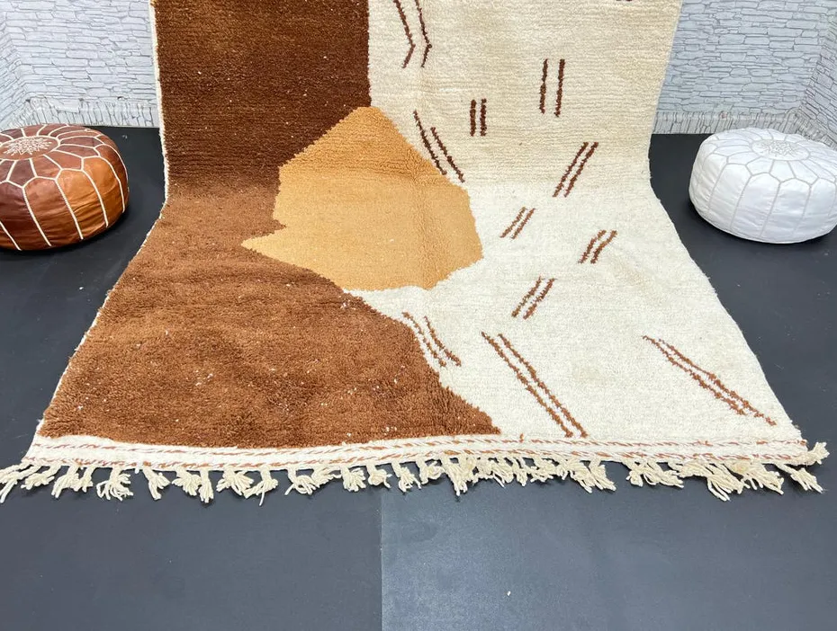 Tapis berbère Massa marron au dessin abstrait, vue 3 sur 4