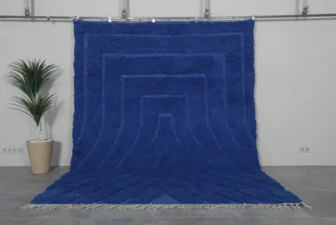 Tapis berbère Midelt bleu au dessin abstrait — tapis berbères contemporains