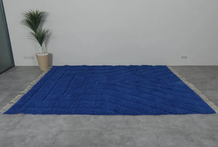 Tapis berbère Midelt bleu au dessin abstrait, vue 4 sur 7