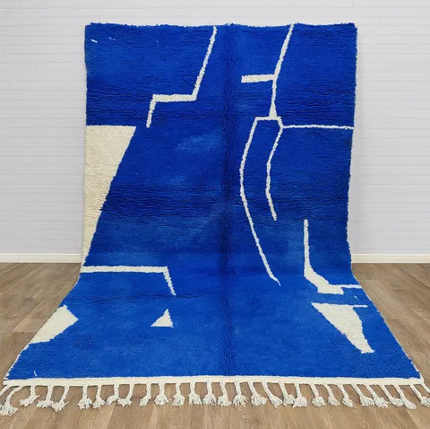 Tapis berbère Missour bleu au dessin abstrait — tapis berbères contemporains