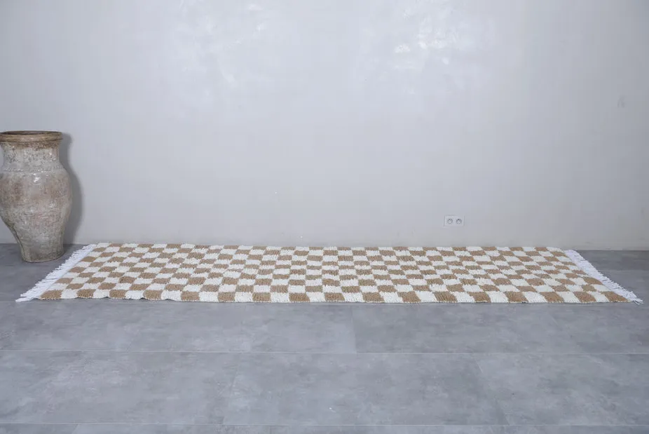 Tapis berbère Noun beige et crème à damier, vue 4 sur 7