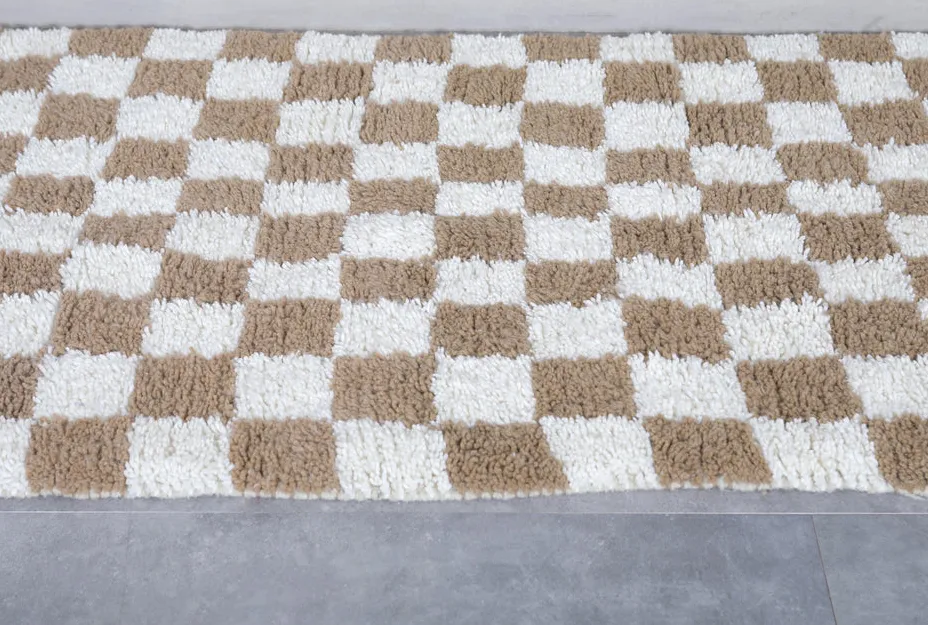 Tapis berbère Noun beige et crème à damier, vue 5 sur 7