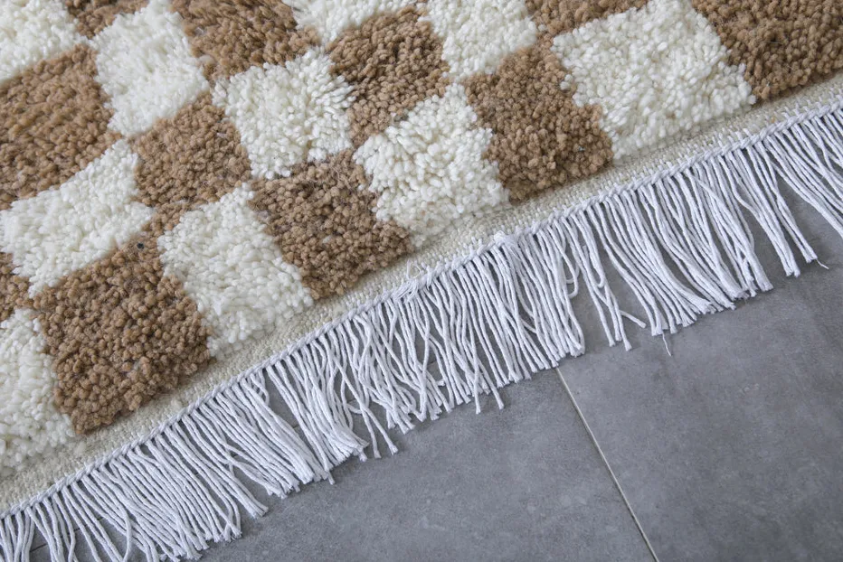 Tapis berbère Noun beige et crème à damier, vue 7 sur 7