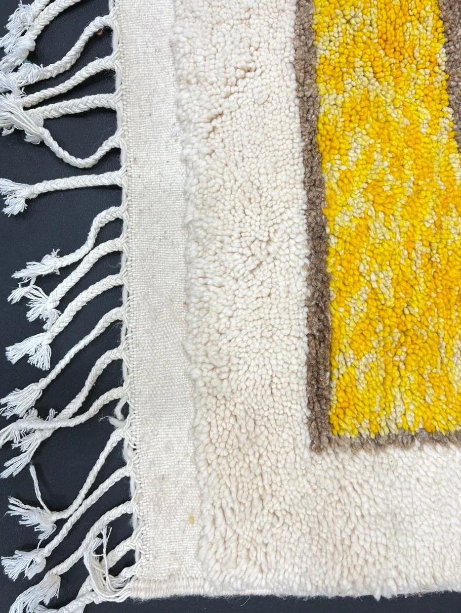 Tapis berbère Oukaïm multicolore au dessin abstrait, vue 4 sur 4