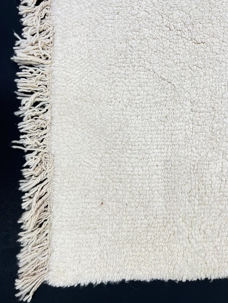 Tapis berbère Rissani blanc, vue 3 sur 4