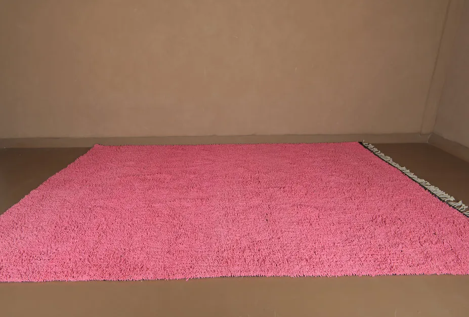 Tapis berbère Siroua rose uni, vue 4 sur 7