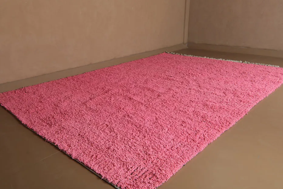 Tapis berbère Siroua rose uni, vue 5 sur 7