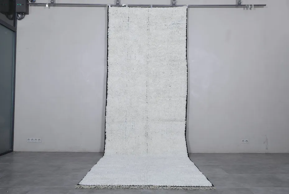 Tapis berbère Souss blanc uni, vue 3 sur 7