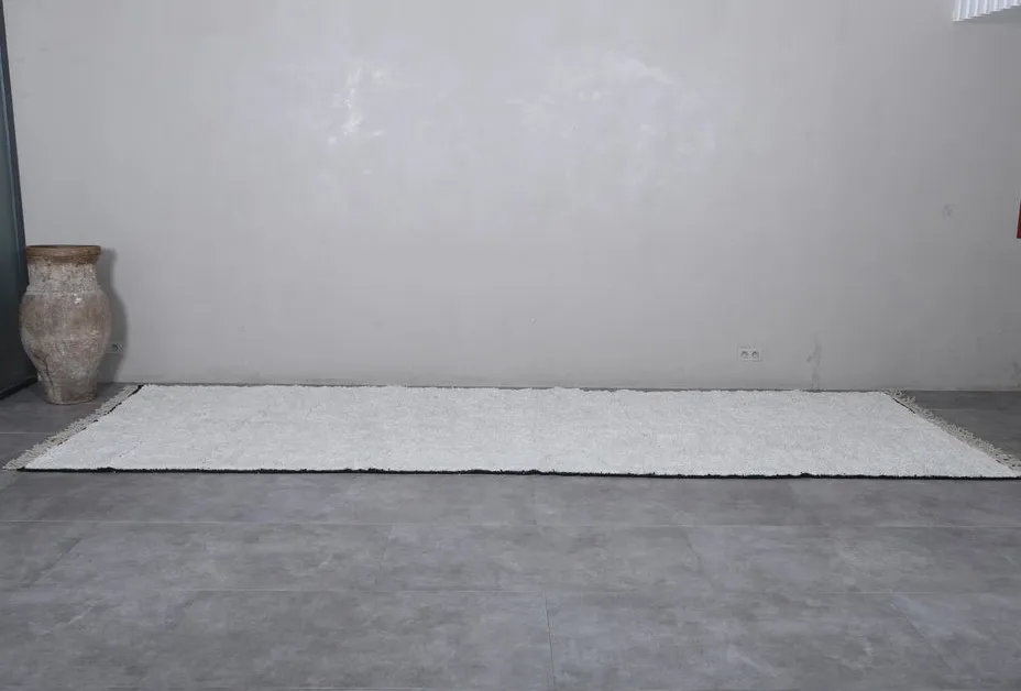 Tapis berbère Souss blanc uni, vue 4 sur 7