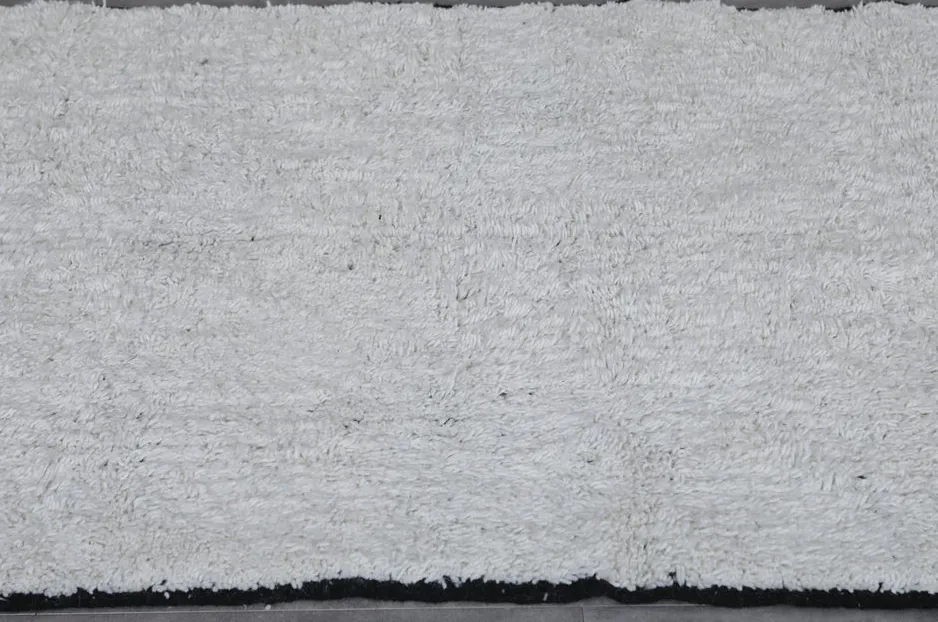 Tapis berbère Souss blanc uni, vue 5 sur 7