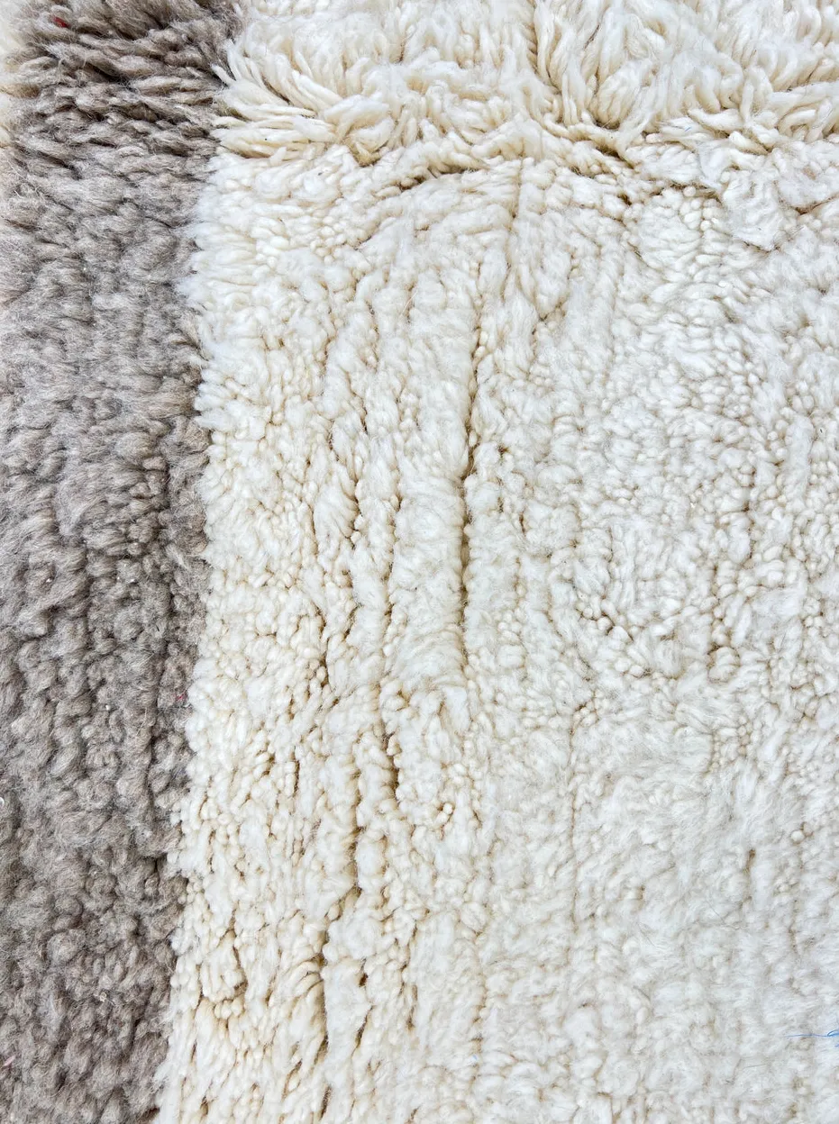 Tapis berbère Tafraout beige uni, vue 3 sur 4