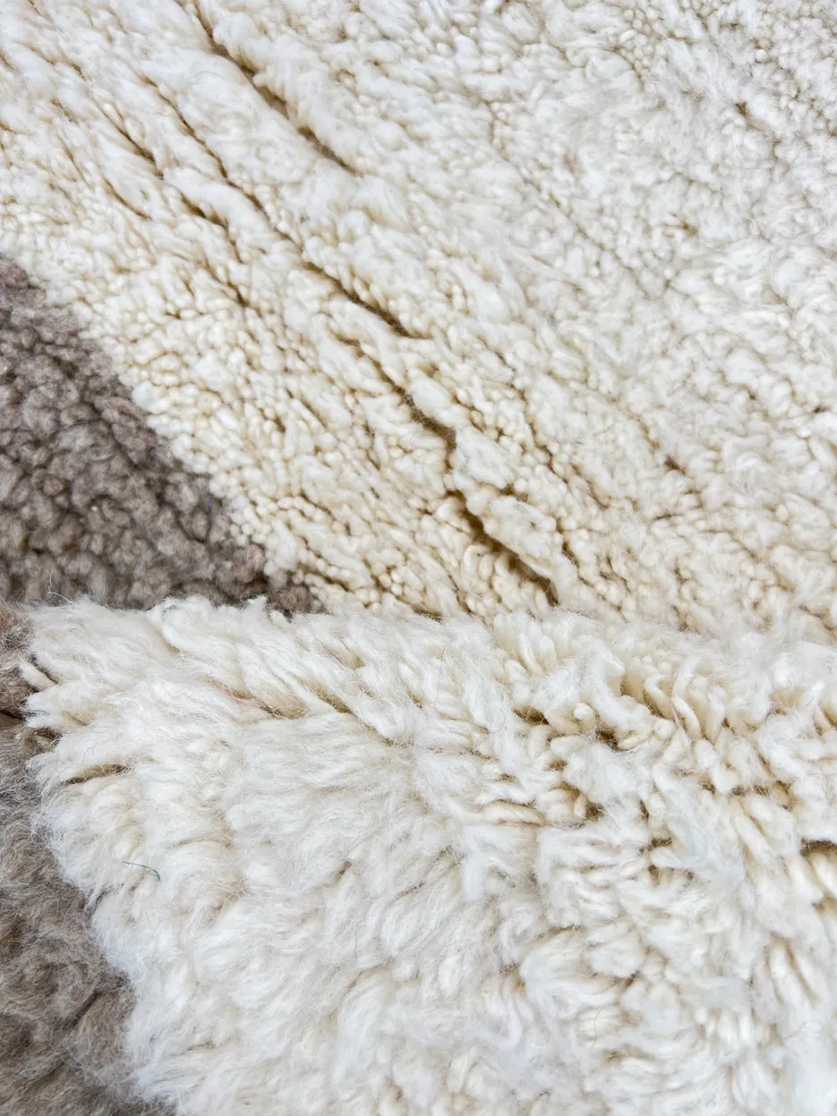 Tapis berbère Tafraout beige uni, vue 4 sur 4
