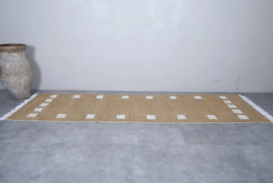 Tapis berbère Tagant marron et blanc à damier, vue 4 sur 7