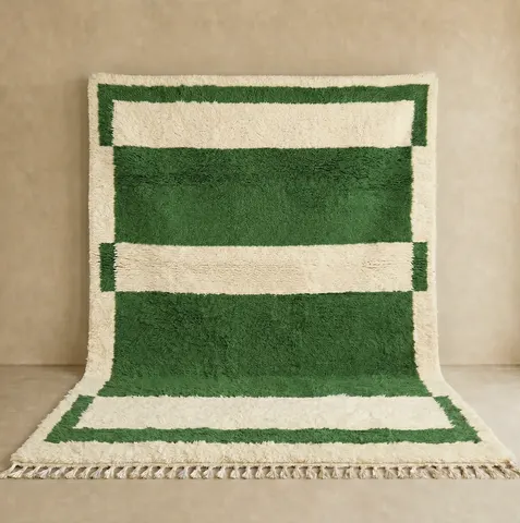 Tapis berbère Tahla vert et crème aux motifs géométriques — tapis berbères contemporains