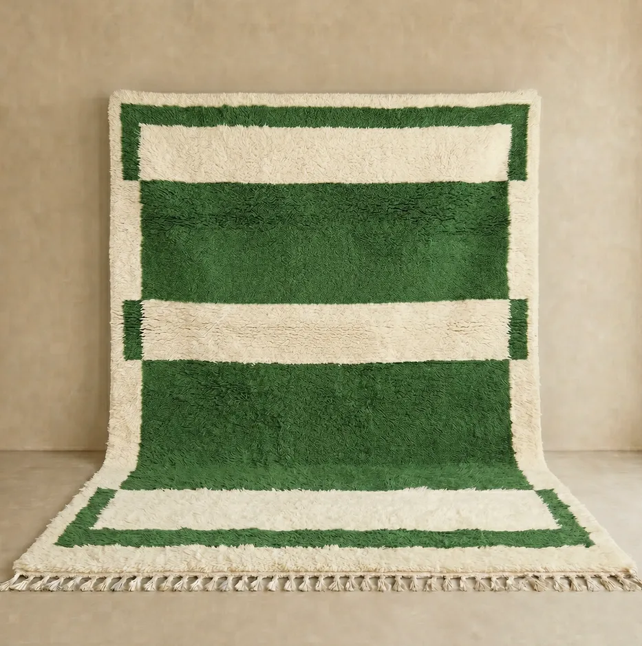 Tapis berbère Tahla vert et crème aux motifs géométriques — tapis berbères contemporains tissé à la main