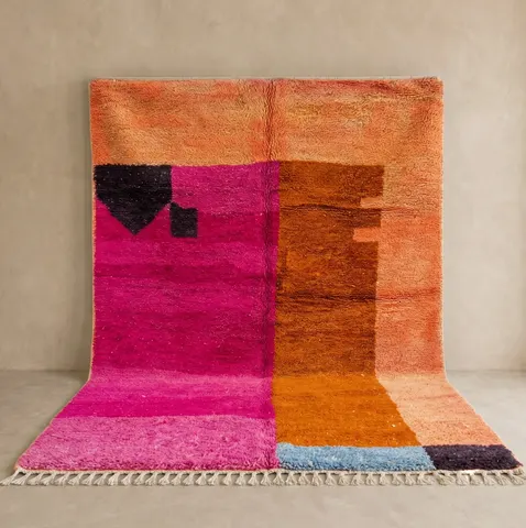 Tapis berbère Tamilla orange au dessin abstrait — tapis berbères contemporains