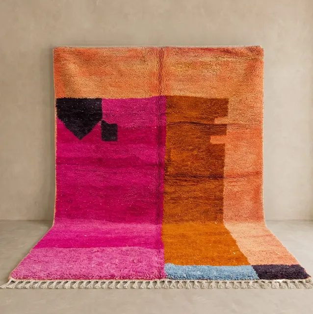 Tapis berbère Tamilla orange au dessin abstrait — tapis berbères contemporains