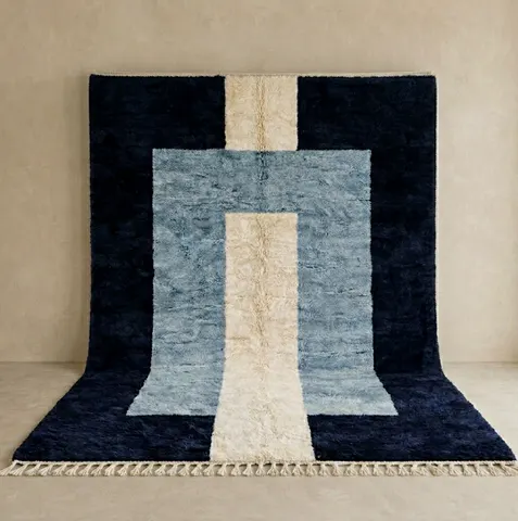 Tapis berbère Tamurt bleu aux motifs géométriques — tapis berbères contemporains
