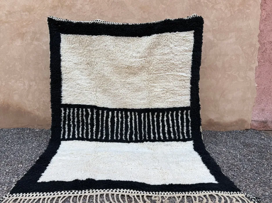 Tapis berbère Tasa noir et crème — tapis berbères contemporains tissé à la main
