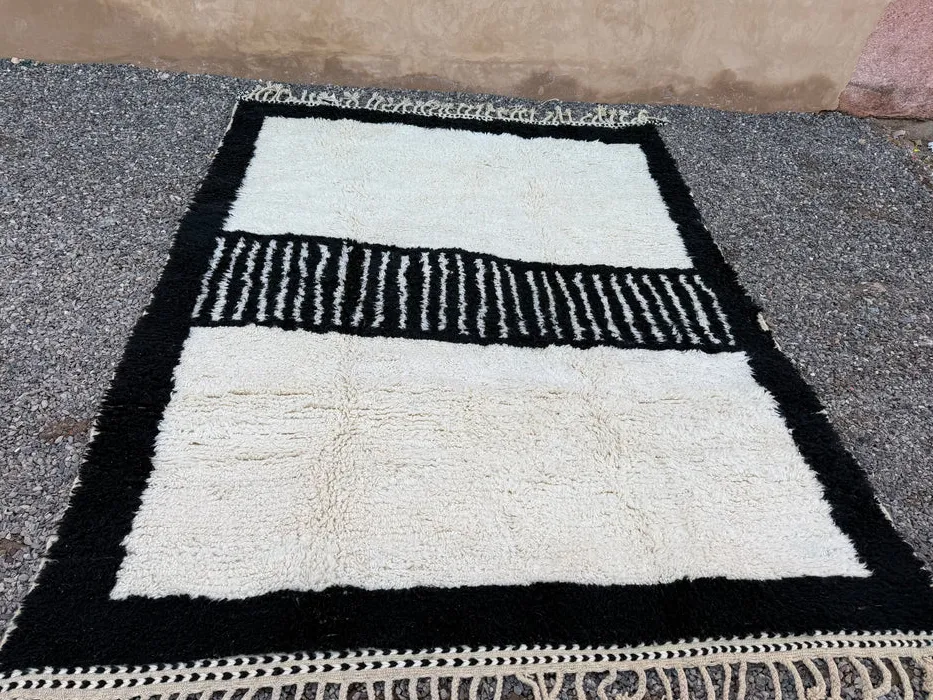 Tapis berbère Tasa noir et crème, vue 3 sur 7