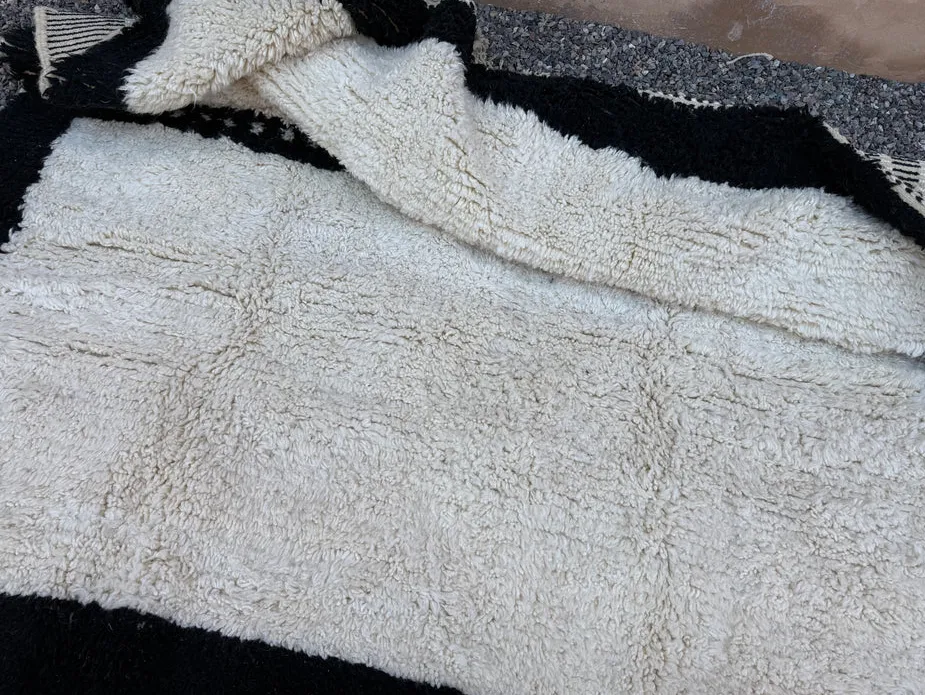 Tapis berbère Tasa noir et crème, vue 5 sur 7