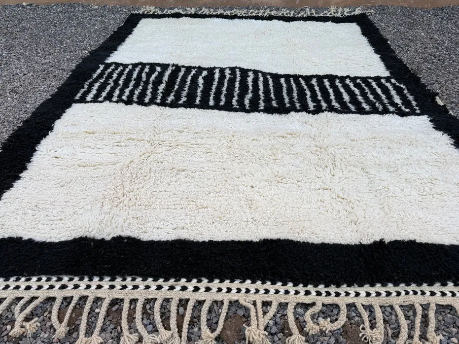 Tapis berbère Tasa noir et crème, vue 7 sur 7