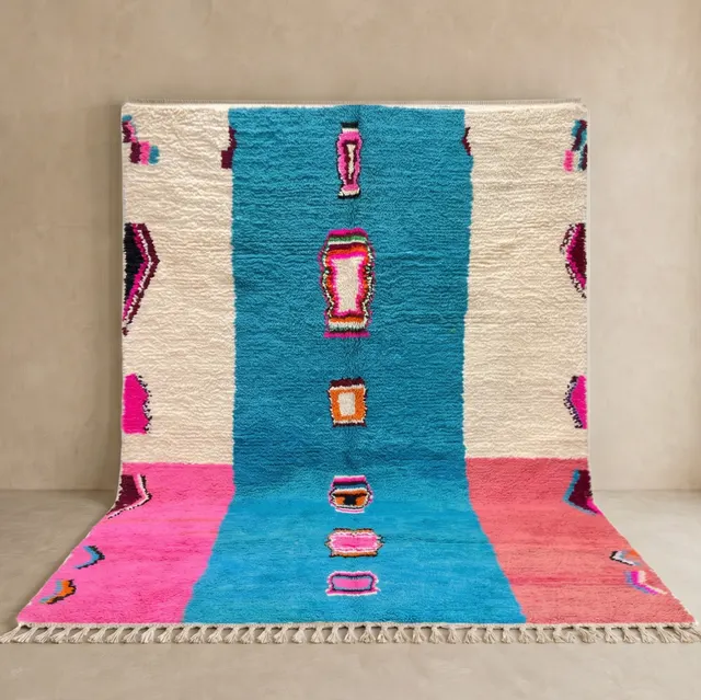 Tapis berbère Tendrara rose et bleu aux motifs géométriques — tapis berbères contemporains