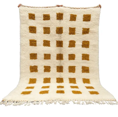 Tapis berbère Tessaout beige et moutarde à damier — tapis berbères contemporains