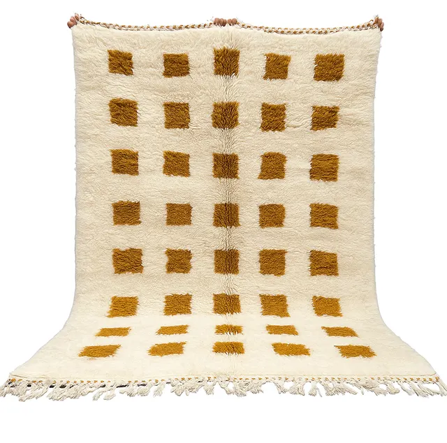 Tapis berbère Tessaout beige et moutarde à damier — tapis berbères contemporains