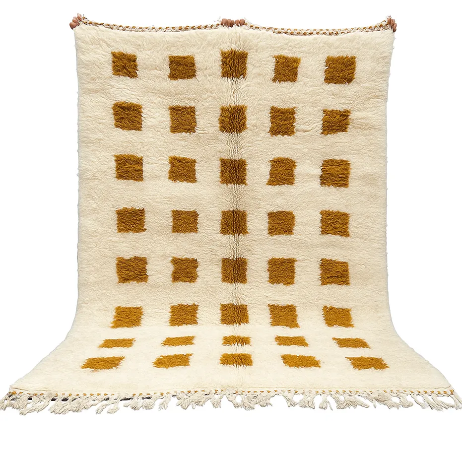 Tapis berbère Tessaout beige et moutarde à damier — tapis berbères contemporains tissé à la main