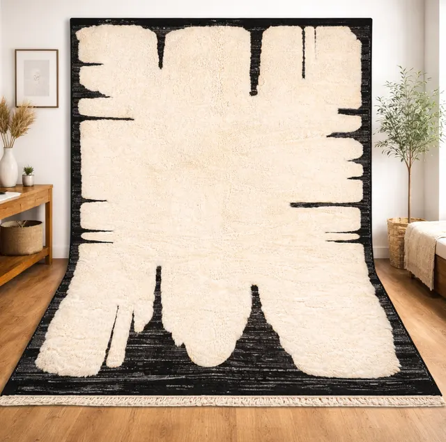 Tapis berbère Tessaout crème et noir au dessin abstrait — tapis berbères contemporains