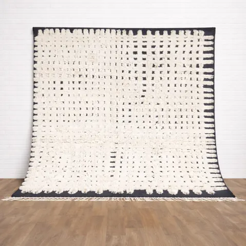 Tapis berbère Tidirhine blanc et noir à damier — tapis berbères contemporains