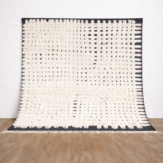 Tapis berbère Tidirhine blanc et noir à damier — tapis berbères contemporains