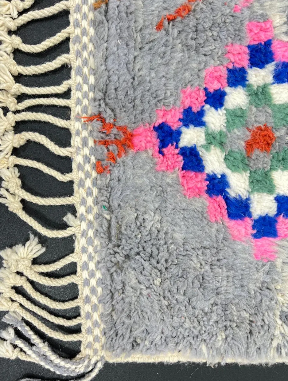 Tapis berbère Tidirhine multicolore et gris, vue 4 sur 4