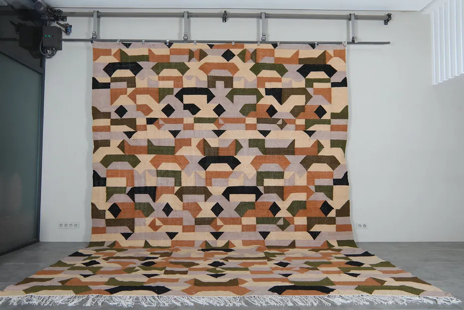 Tapis berbère Tifawt aux motifs géométriques, vue 4 sur 7