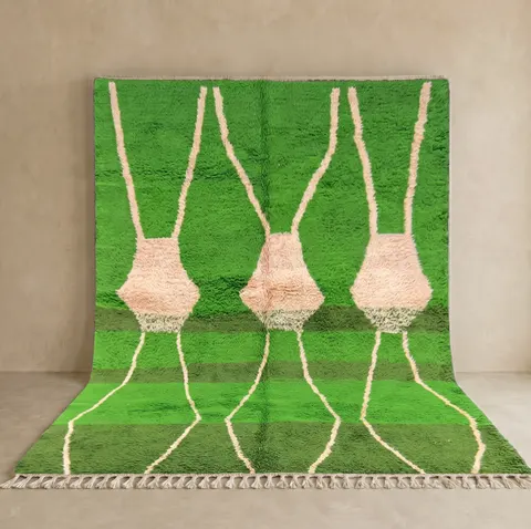 Tapis berbère Tifawt vert au dessin abstrait — tapis berbères contemporains