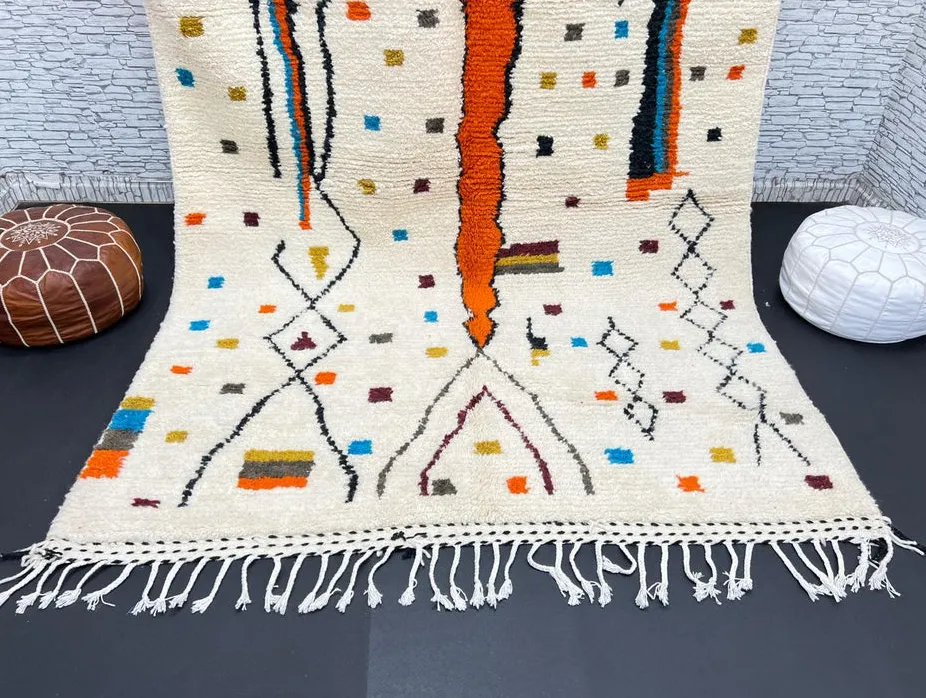 Tapis berbère Tigmi multicolore aux motifs géométriques, vue 3 sur 4