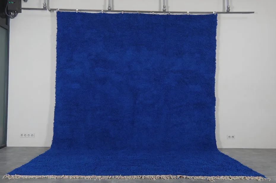 Tapis berbère Tilila bleu uni, vue 3 sur 7