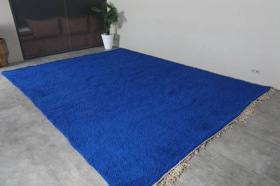 Tapis berbère Tilila bleu uni, vue 5 sur 7
