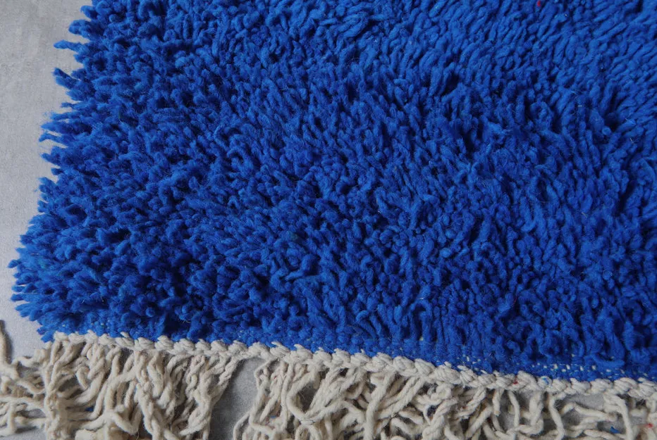 Tapis berbère Tilila bleu uni, vue 6 sur 7