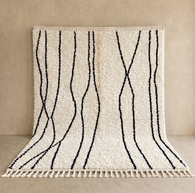 Tapis berbère Tinghir crème et noir à lignes — tapis berbères contemporains